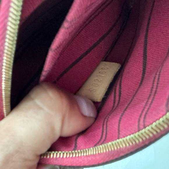 Louis Vuitton wristlet clutch - Picture 5 of 11